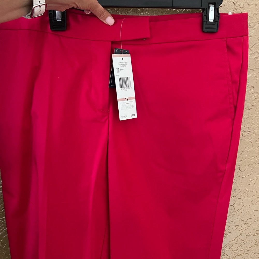 NWT Jones New York size 12 shorts - tropic red